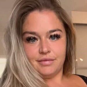 Busty Sophie