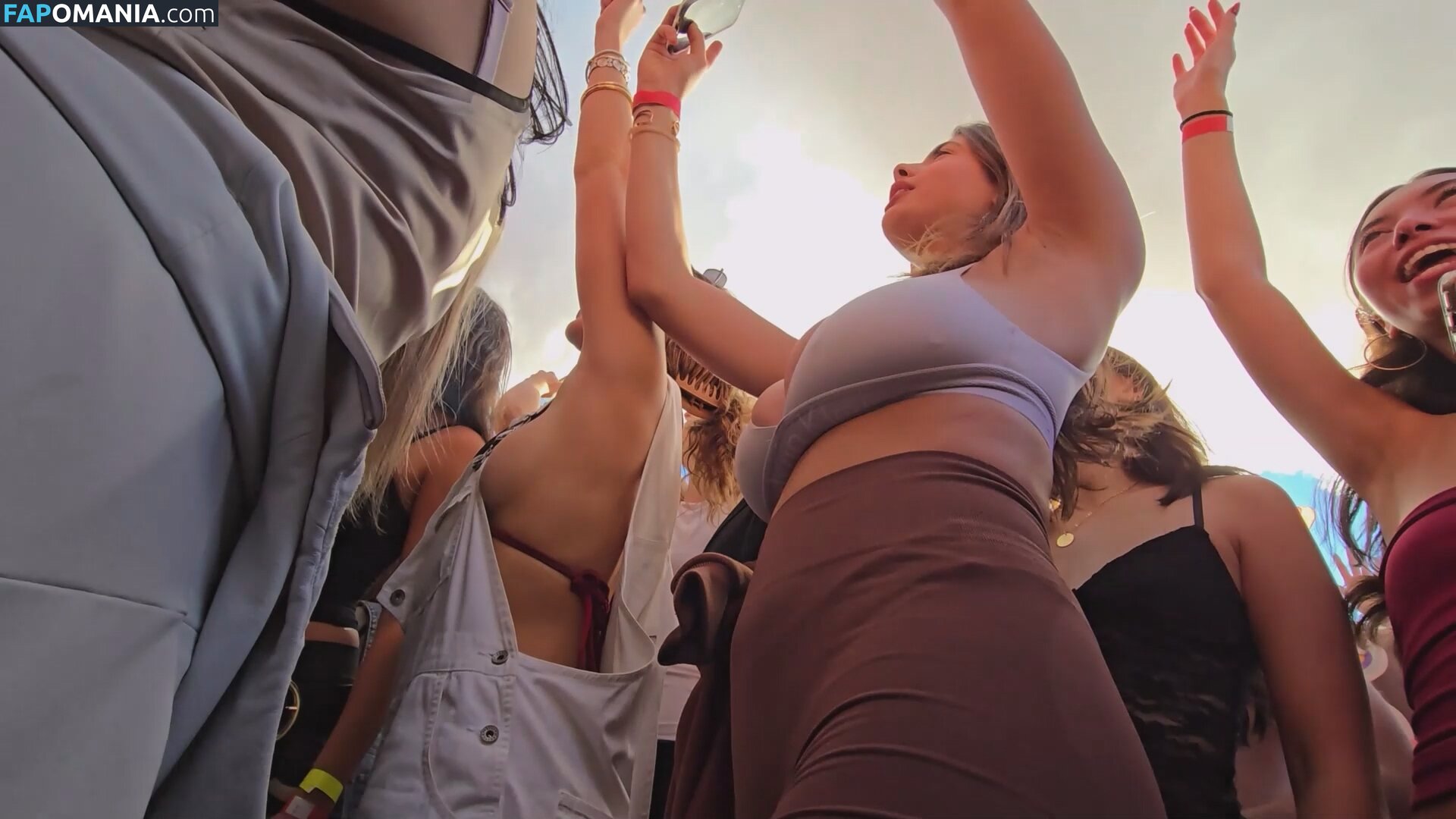 CANDID Boobs / bouncy / braless / cleavage / downblouse / jiggly Обнажённый OnlyFans  Утёкшее фото #3