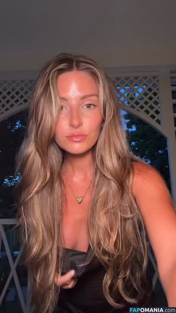 Carla Bezanson / carlabezanson Обнажённый OnlyFans  Утёкшее фото #3