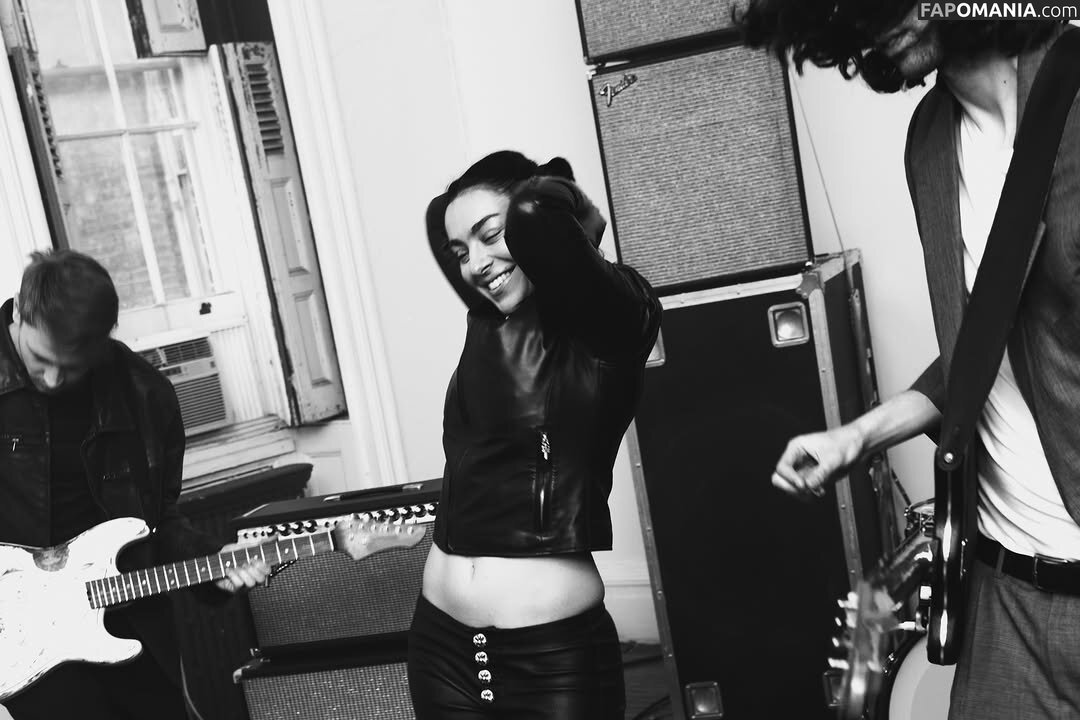 Charli XCX / charli_xcx / charlignarly / charlixcx / https: Обнажённый OnlyFans  Утёкшее фото #1262