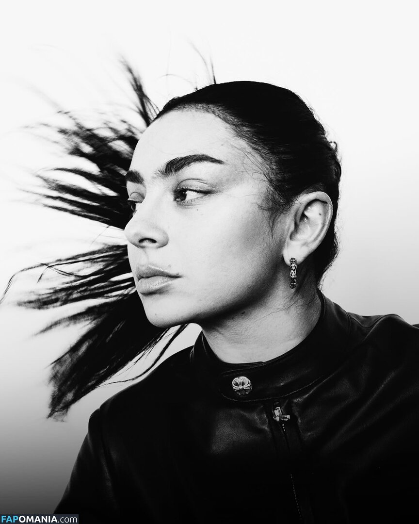 Charli XCX / charli_xcx / charlignarly / charlixcx / https: Обнажённый OnlyFans  Утёкшее фото #1287