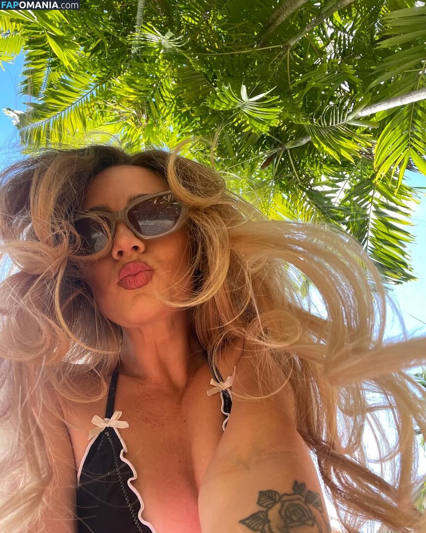 Christina Eileen / christinaeileen Обнажённый OnlyFans  Утёкшее фото #1