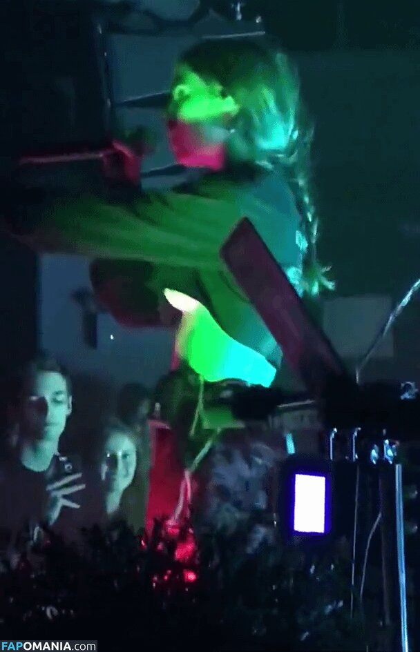 Claire Cottrill / Clairo Обнажённый OnlyFans  Утёкшее фото #6