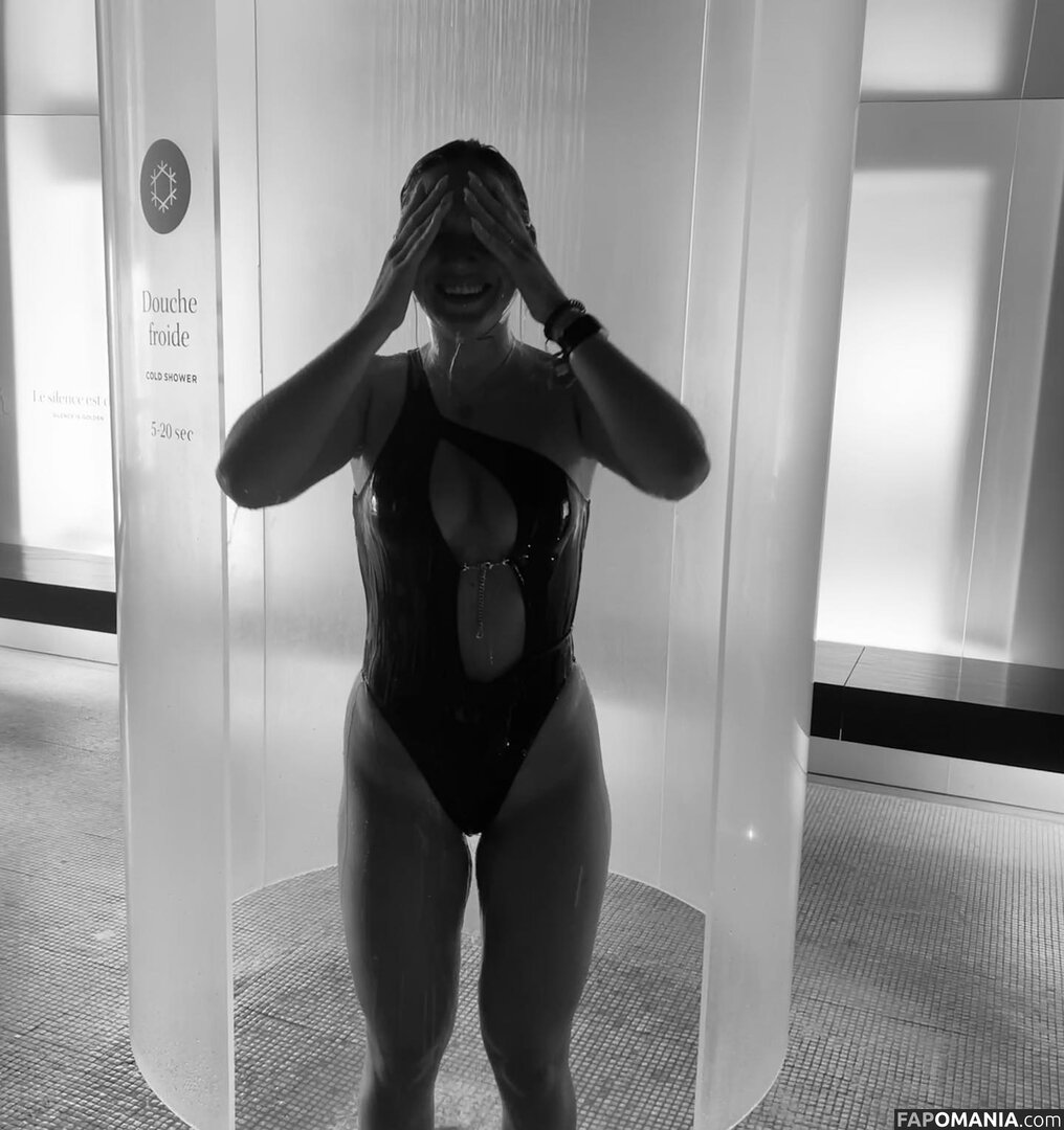 Courtney Sarault / court_sarault / courtsarault / https: Обнажённый OnlyFans  Утёкшее фото #17