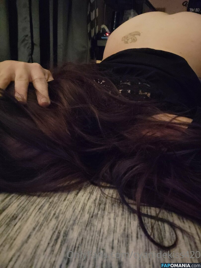 cyanidekiss420 / samanthaxcyanide Обнажённый OnlyFans  Утёкшее фото #2