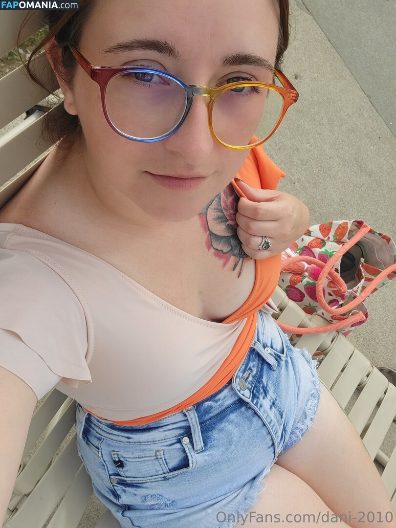 dani-2010 / dani_j2010 Обнажённый OnlyFans  Утёкшее фото #1