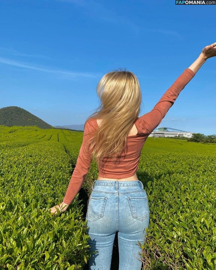 Elina Karimova / elina_4_22 Обнажённый OnlyFans  Утёкшее фото #2