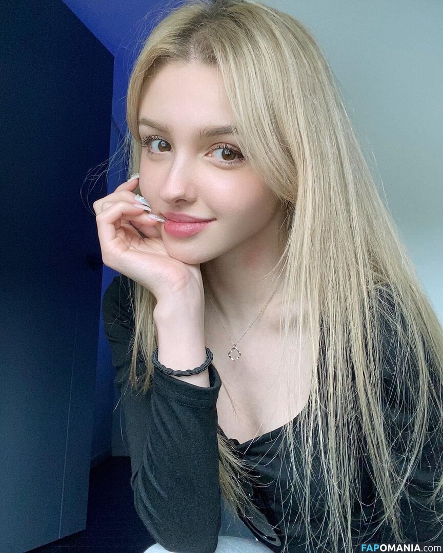 Elina Karimova / elina_4_22 Обнажённый OnlyFans  Утёкшее фото #17