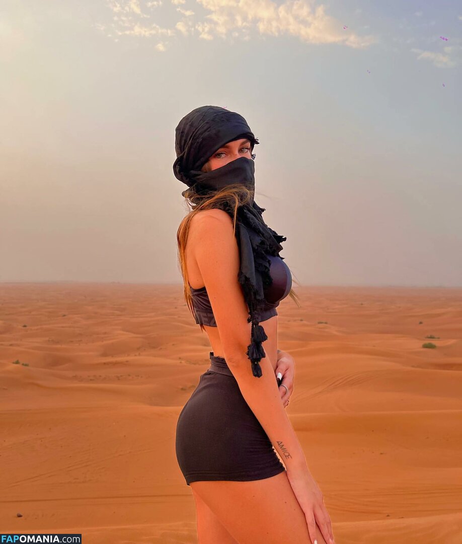 Elisa Esposito / eli.esposito / eli.espositoo / la_prof_eli Обнажённый OnlyFans  Утёкшее фото #30