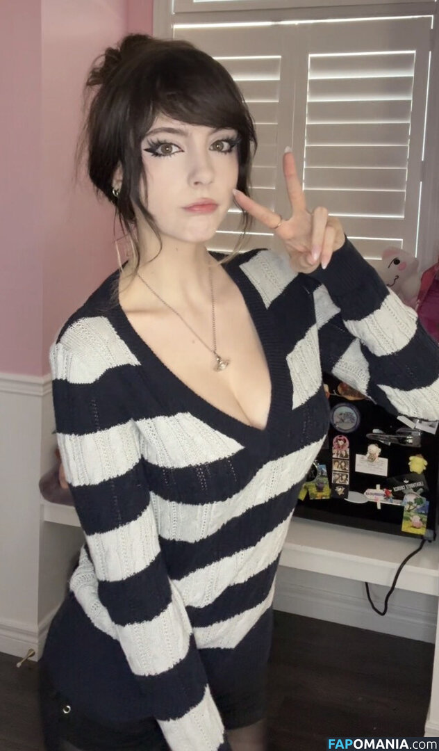 __emiki / em098 / emik28 / emiki / emiki28 / ilovekitties.28 Обнажённый OnlyFans  Утёкшее фото #3