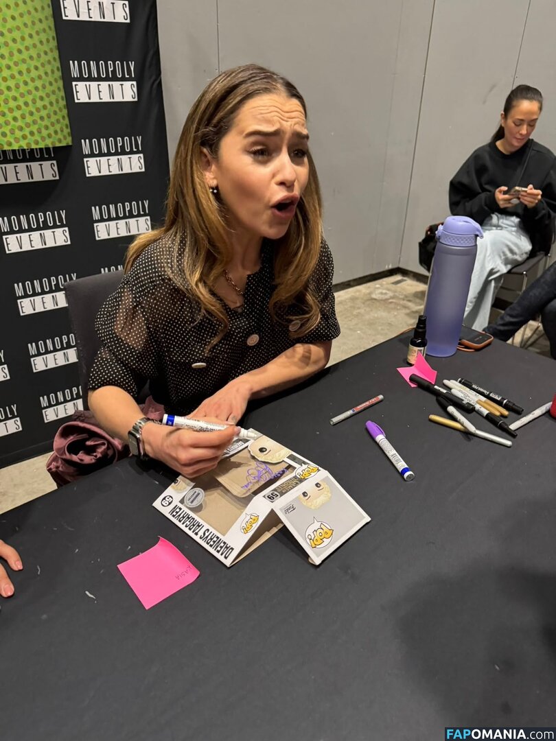 Emilia Clarke / clarkeyxo / emilia_clarke / emiliaclarke Обнажённый OnlyFans  Утёкшее фото #890