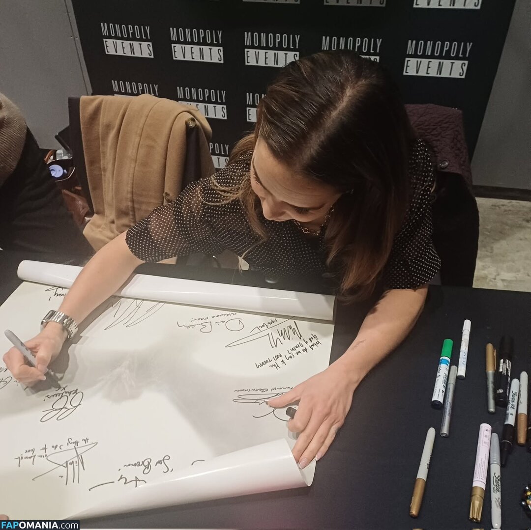 Emilia Clarke / clarkeyxo / emilia_clarke / emiliaclarke Обнажённый OnlyFans  Утёкшее фото #893