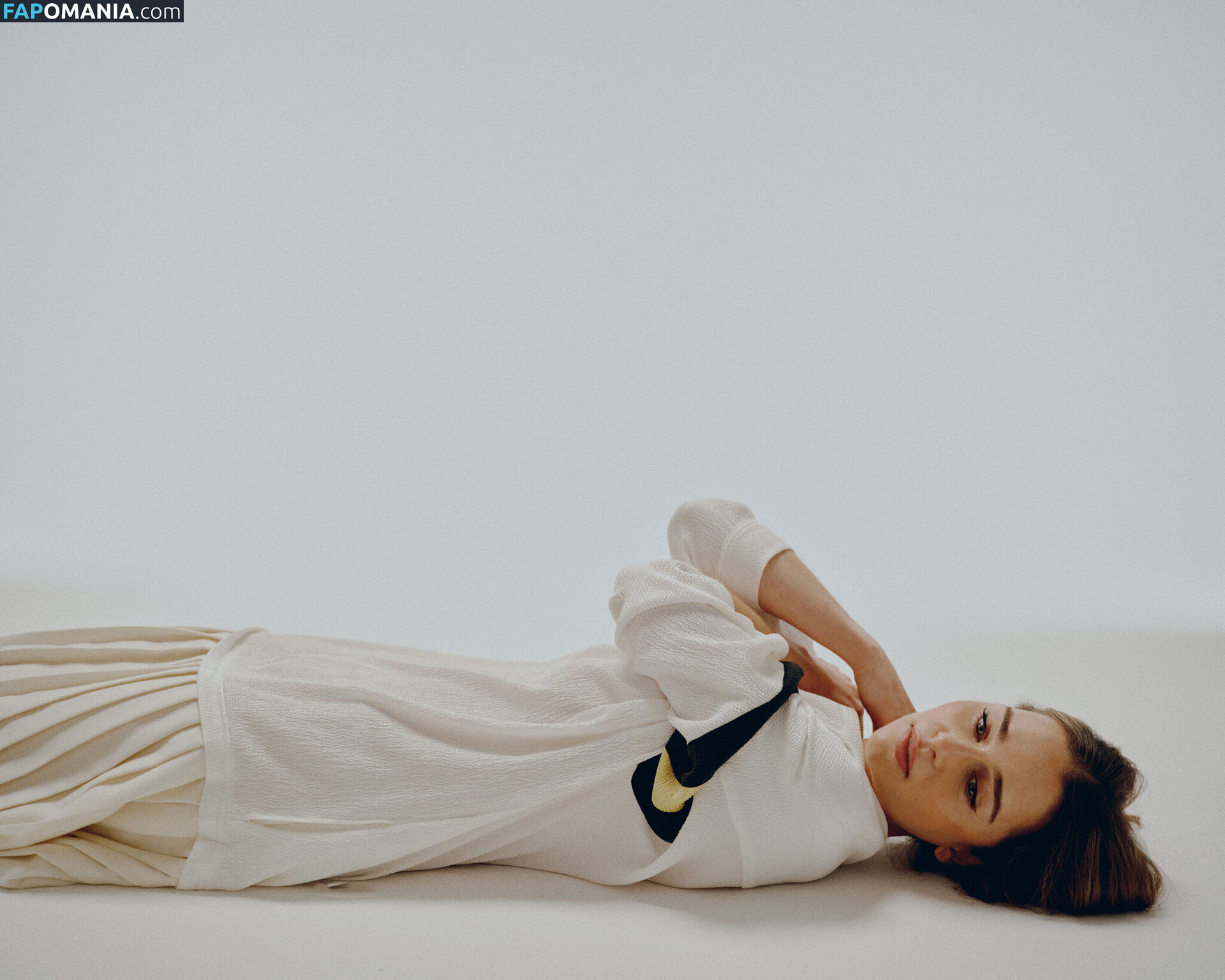 Emilia Clarke / clarkeyxo / emilia_clarke / emiliaclarke / emiliaclarkecentral / https: Обнажённый OnlyFans  Утёкшее фото #943