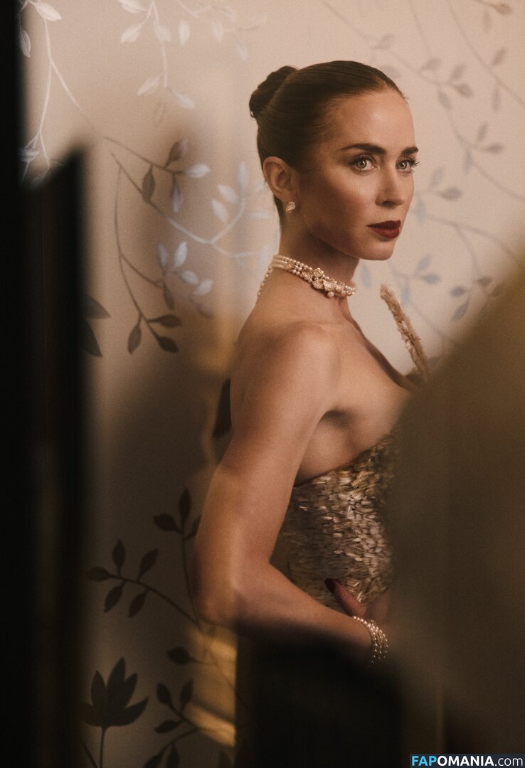 Emily Blunt / _emily_blunt_ / twogirlsoneblunt Обнажённый OnlyFans  Утёкшее фото #462