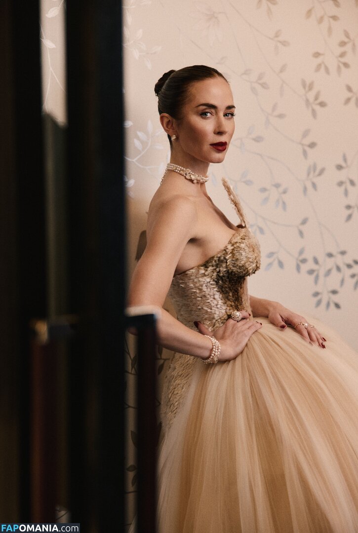 Emily Blunt / _emily_blunt_ / twogirlsoneblunt Обнажённый OnlyFans  Утёкшее фото #463