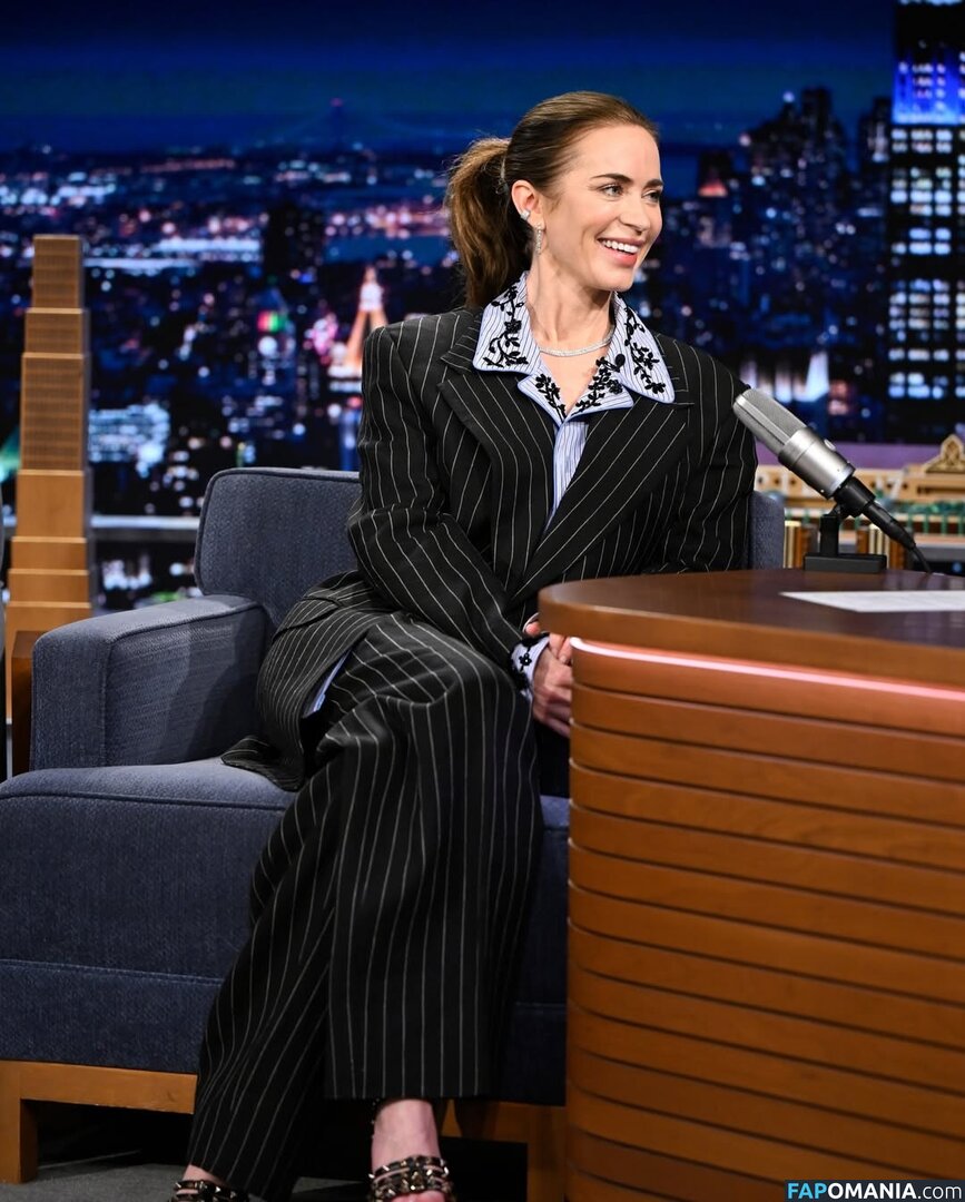 Emily Blunt / _emily_blunt_ / twogirlsoneblunt Обнажённый OnlyFans  Утёкшее фото #467
