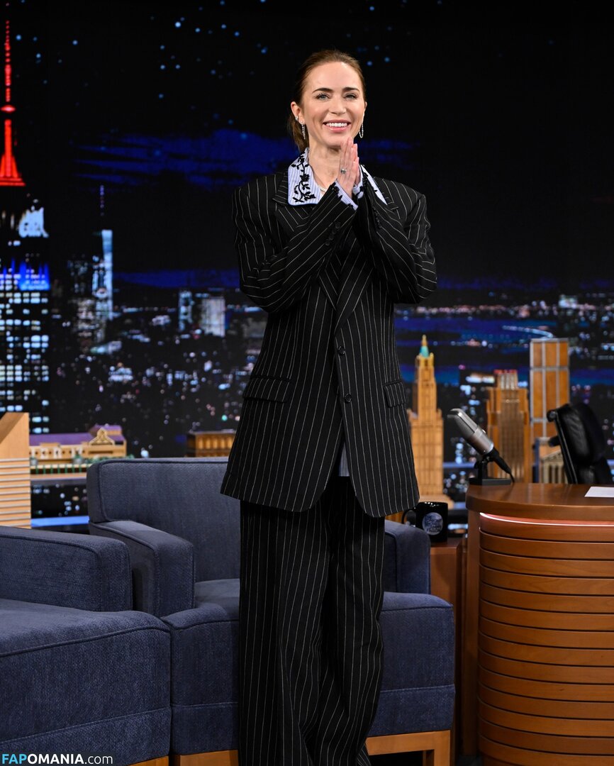 Emily Blunt / _emily_blunt_ / twogirlsoneblunt Обнажённый OnlyFans  Утёкшее фото #470