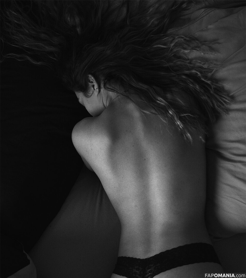 Emily Slater / emilylslater / emilyslaterr / itsemilyslater Обнажённый OnlyFans  Утёкшее фото #11