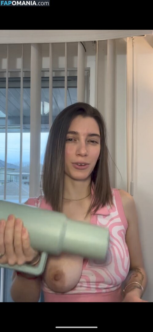 Emily Winterfell / emilysylraa / emilywinterfell / emilyxvirel / emilyxvirel... Обнажённый OnlyFans  Утёкшее фото #9