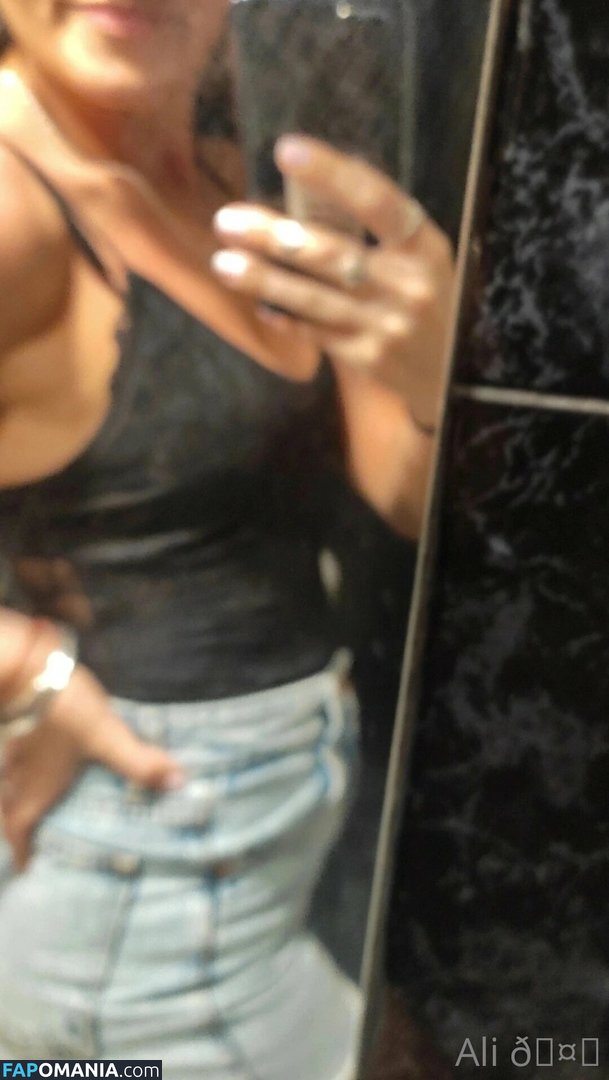 emilyali / emilyali_ Обнажённый OnlyFans  Утёкшее фото #1