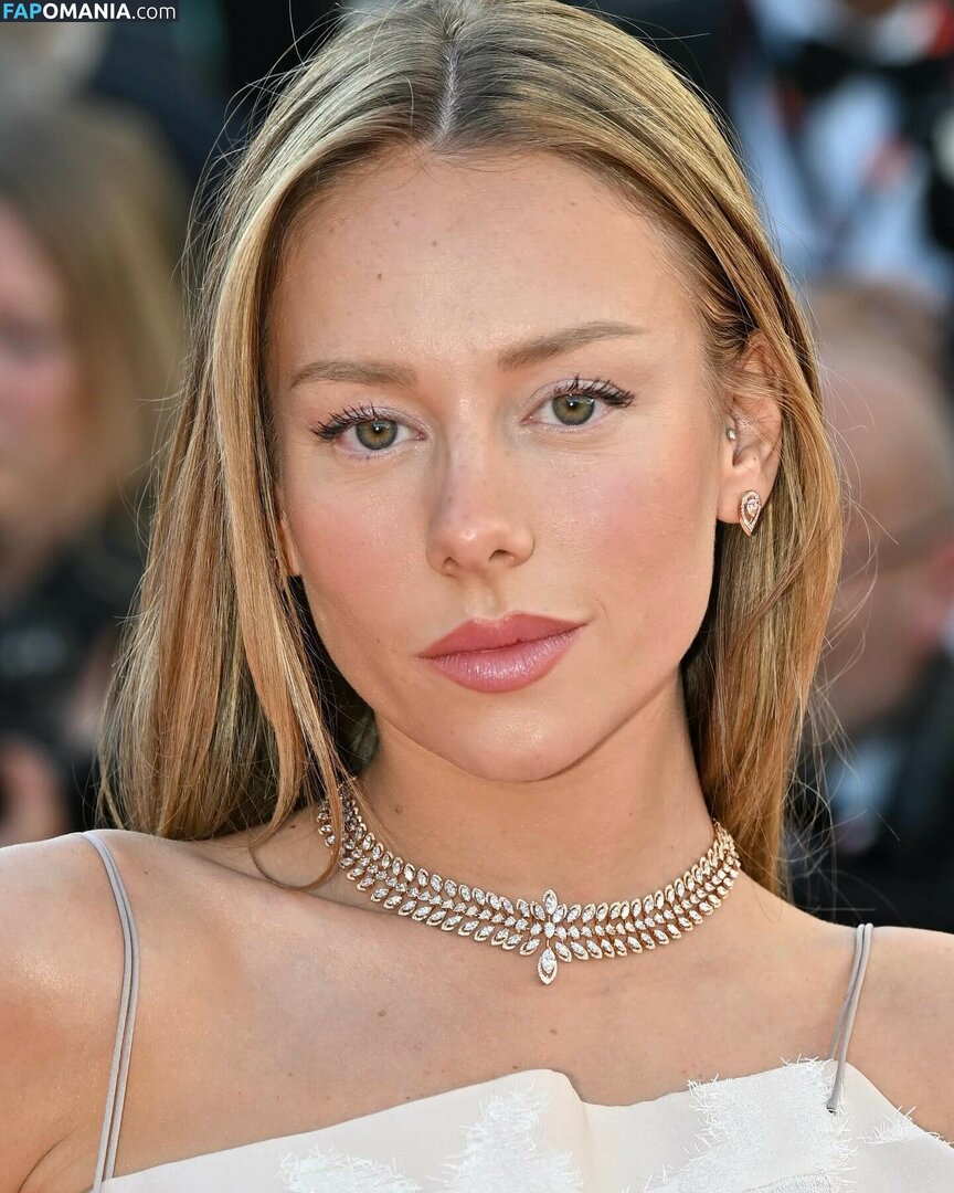 Ester Exposito / ester_exposito / esterexposito Обнажённый OnlyFans  Утёкшее фото #217