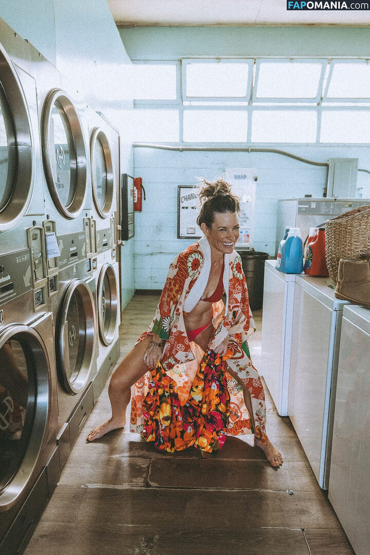 Evangeline Lilly / EvangelineLilly / evangelinelillyofficial / https: / lilyevangeline Обнажённый OnlyFans  Утёкшее фото #73