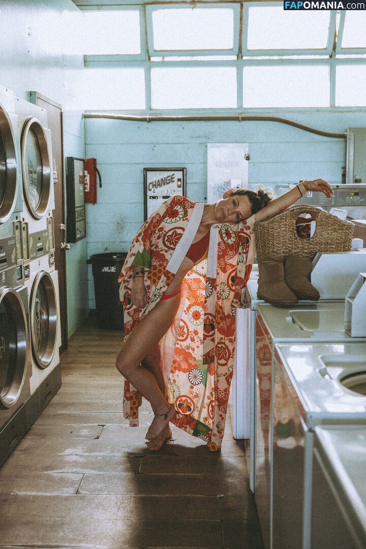 Evangeline Lilly / EvangelineLilly / evangelinelillyofficial / https: / lilyevangeline Обнажённый OnlyFans  Утёкшее фото #77