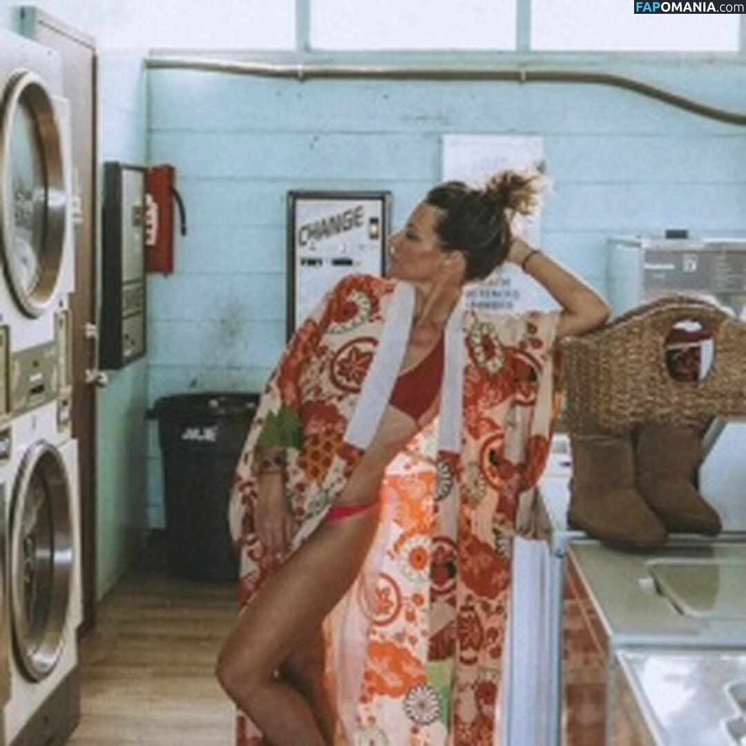 Evangeline Lilly / EvangelineLilly / evangelinelillyofficial / https: / lilyevangeline Обнажённый OnlyFans  Утёкшее фото #78