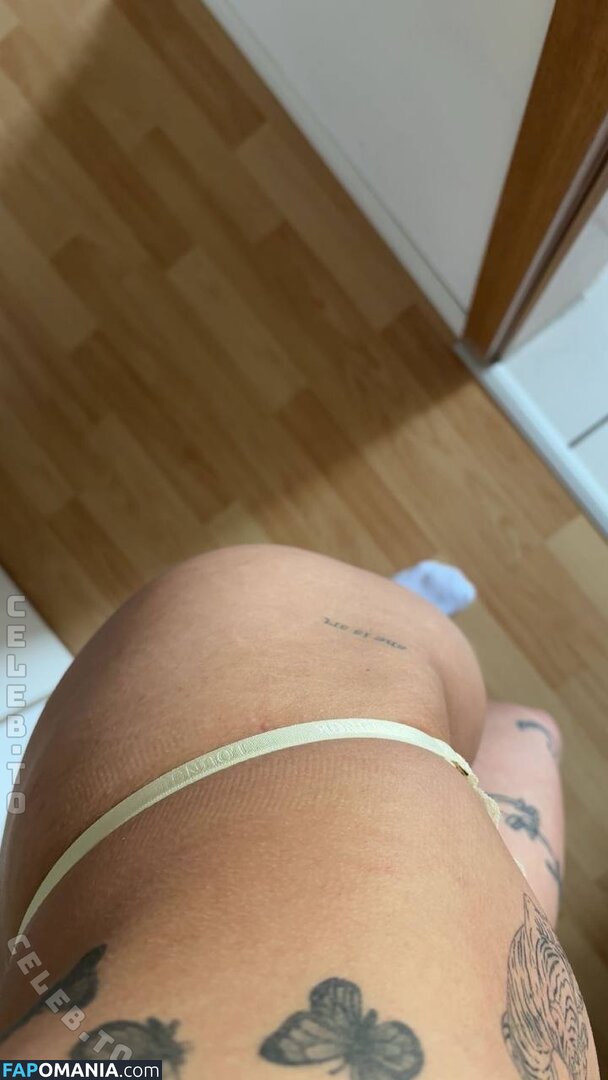 faey211 / l.izzie18 Обнажённый OnlyFans  Утёкшее фото #1
