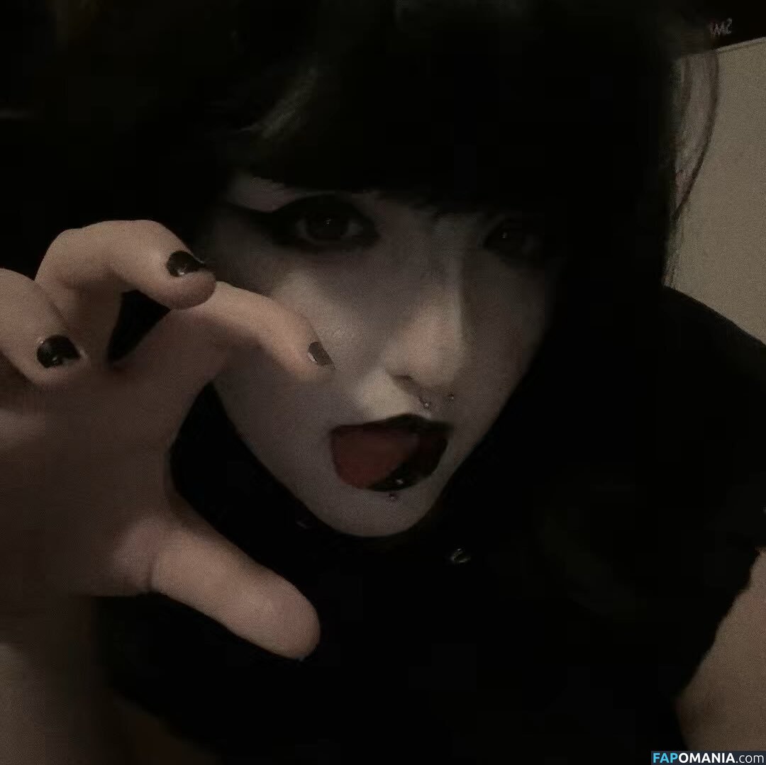 Myka / floral.and.fading._ / lets.cheers.t0.this Обнажённый OnlyFans  Утёкшее фото #1