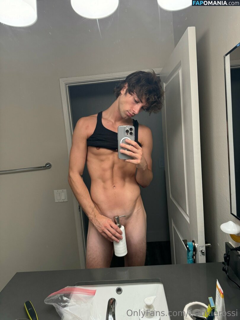 frankierossi / itsfrankierossi Обнажённый OnlyFans  Утёкшее фото #12