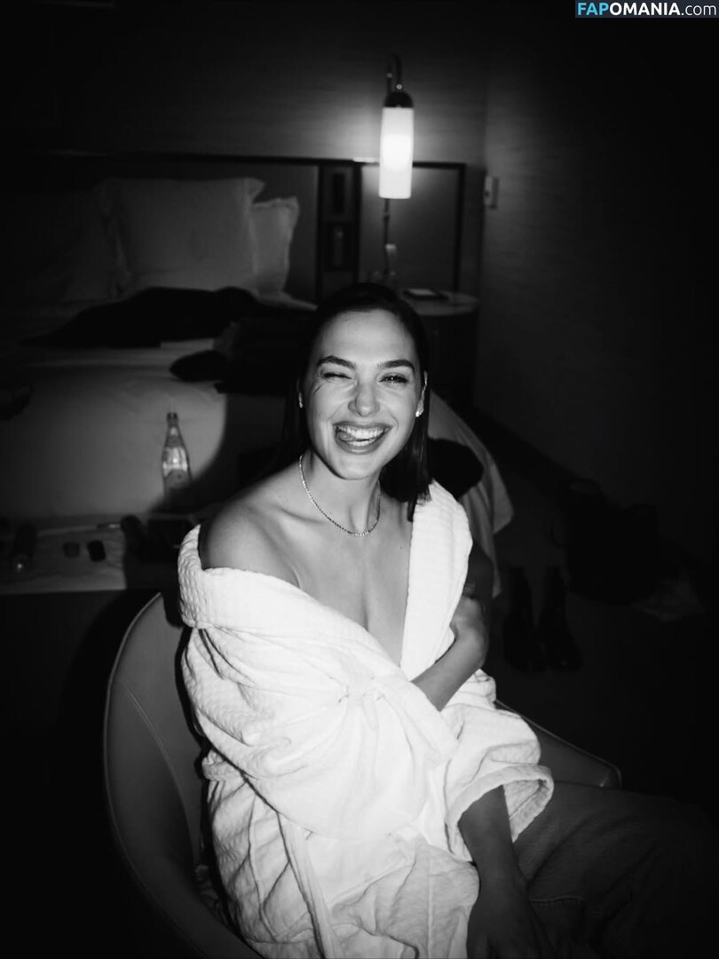 Gal Gadot / gal_gadot / https: / inked_hriss Обнажённый OnlyFans  Утёкшее фото #736