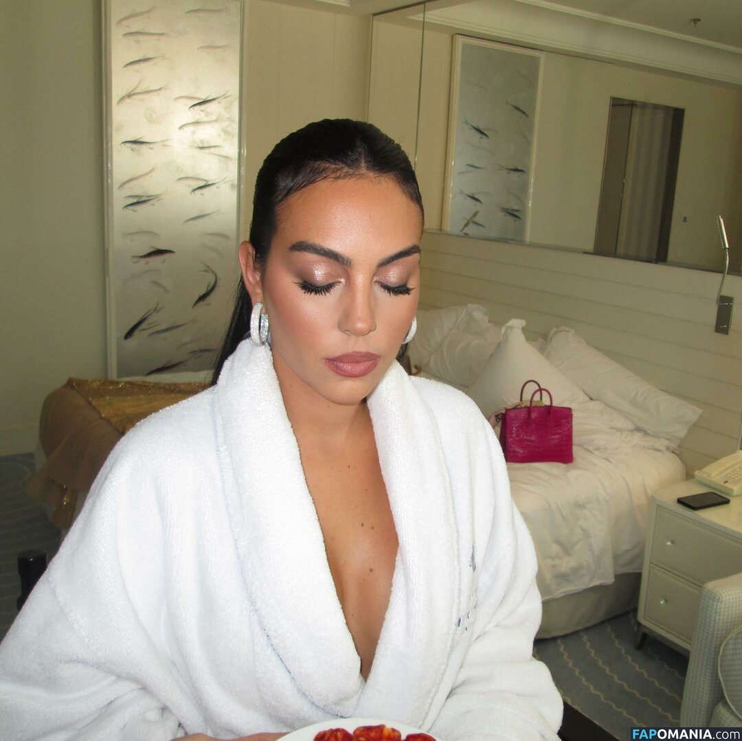 Georgina Rodriguez / georginagio Обнажённый OnlyFans  Утёкшее фото #18