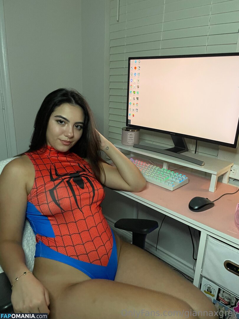 Giannagrey_ / Giannagreyx / giannaonlyx / giannaxgrey / https: Обнажённый OnlyFans  Утёкшее фото #7