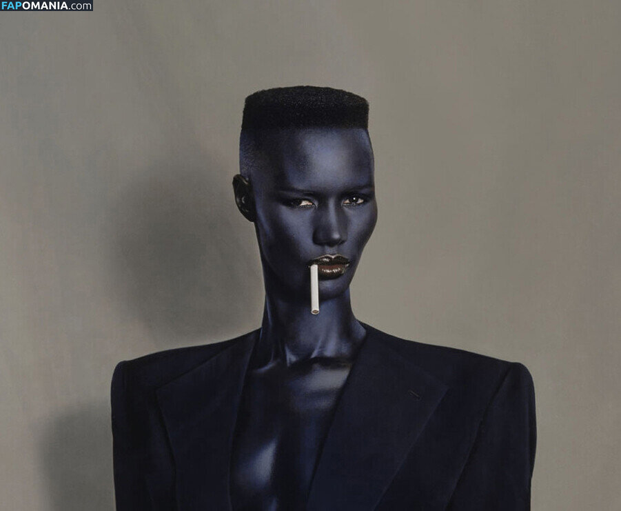 Grace Jones / gracejonesofficial / https: Обнажённый OnlyFans  Утёкшее фото #1