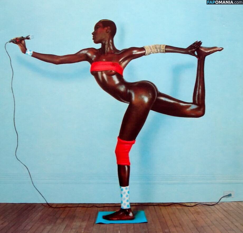 Grace Jones / gracejonesofficial / https: Обнажённый OnlyFans  Утёкшее фото #2
