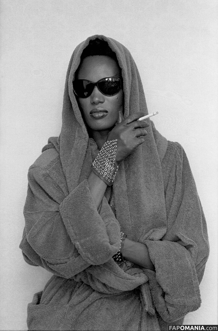 Grace Jones / gracejonesofficial / https: Обнажённый OnlyFans  Утёкшее фото #5
