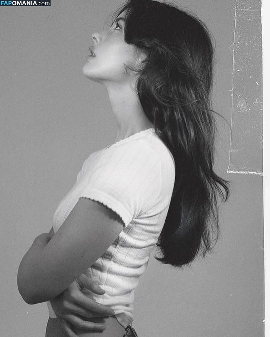 Gracie Abrams / gracieabrams Обнажённый OnlyFans  Утёкшее фото #25