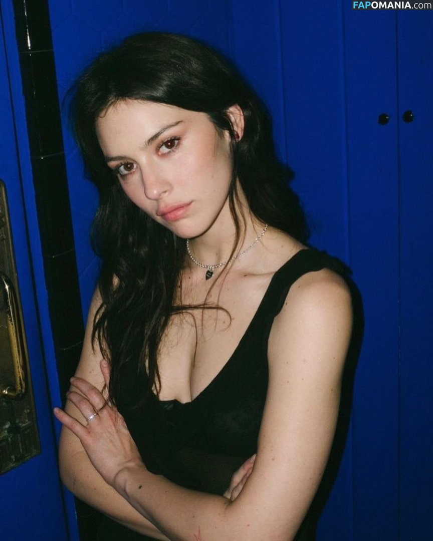 Gracie Abrams / gracieabrams Обнажённый OnlyFans  Утёкшее фото #33