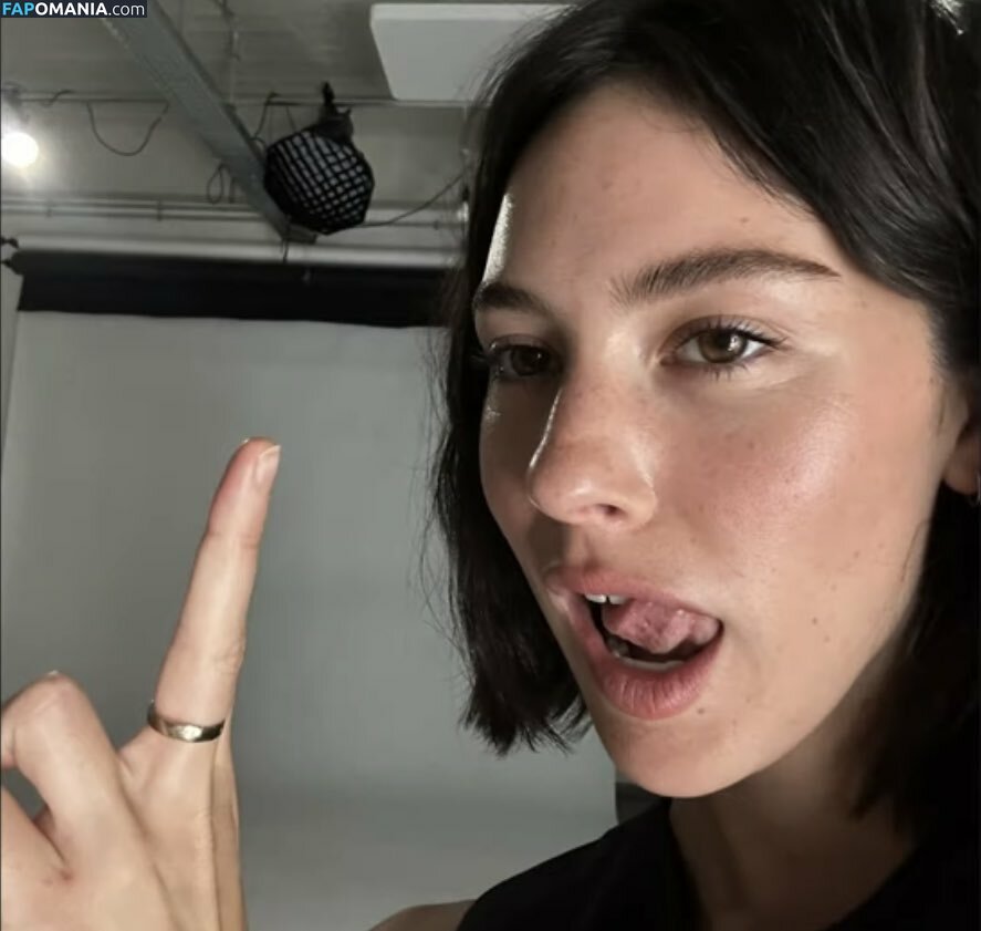 Gracie Abrams / gracieabrams Обнажённый OnlyFans  Утёкшее фото #356