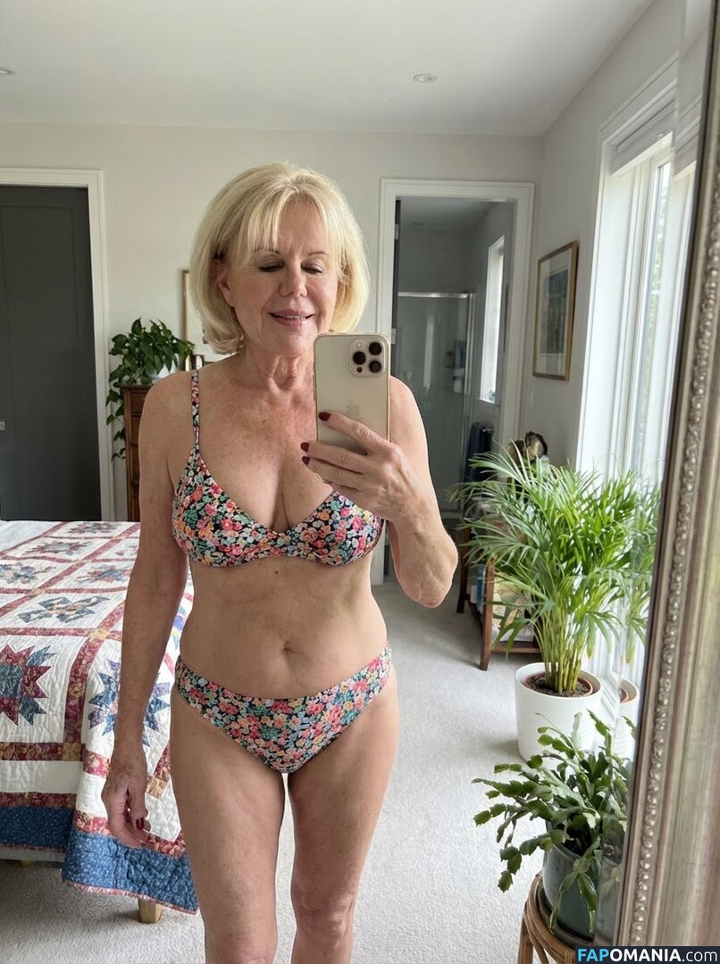 GrannyKatheryn / grandmakathryyn / grannykathryn / https: / yourgrannykat Обнажённый OnlyFans  Утёкшее фото #1