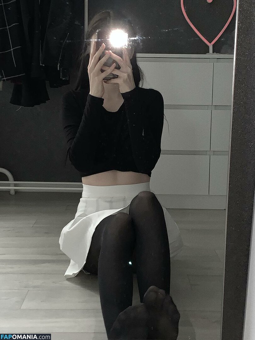 868833525 / grystnaya____ / grystnayaanya / matreshkaa / грустная аня Обнажённый OnlyFans  Утёкшее фото #1