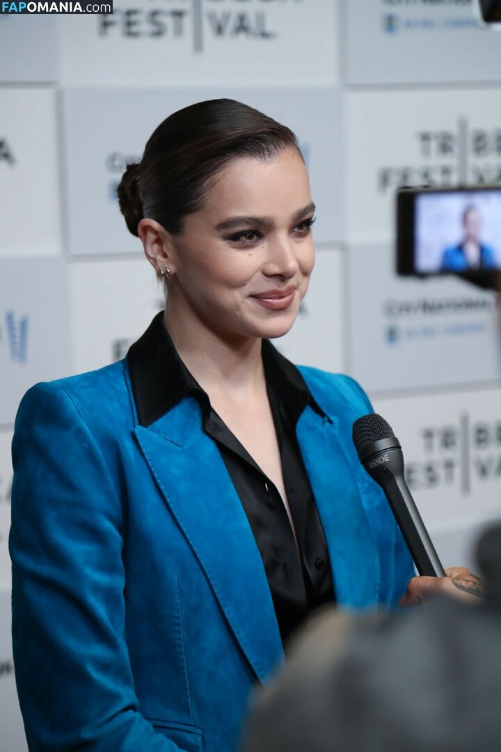 Hailee Steinfeld / haileesteinfeld / https: Обнажённый OnlyFans  Утёкшее фото #30