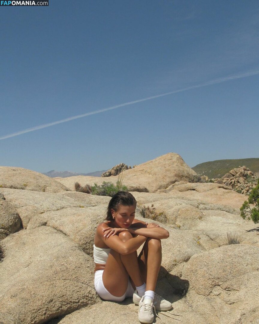 Hailey Baldwin Bieber / haileybieber Обнажённый OnlyFans  Утёкшее фото #10