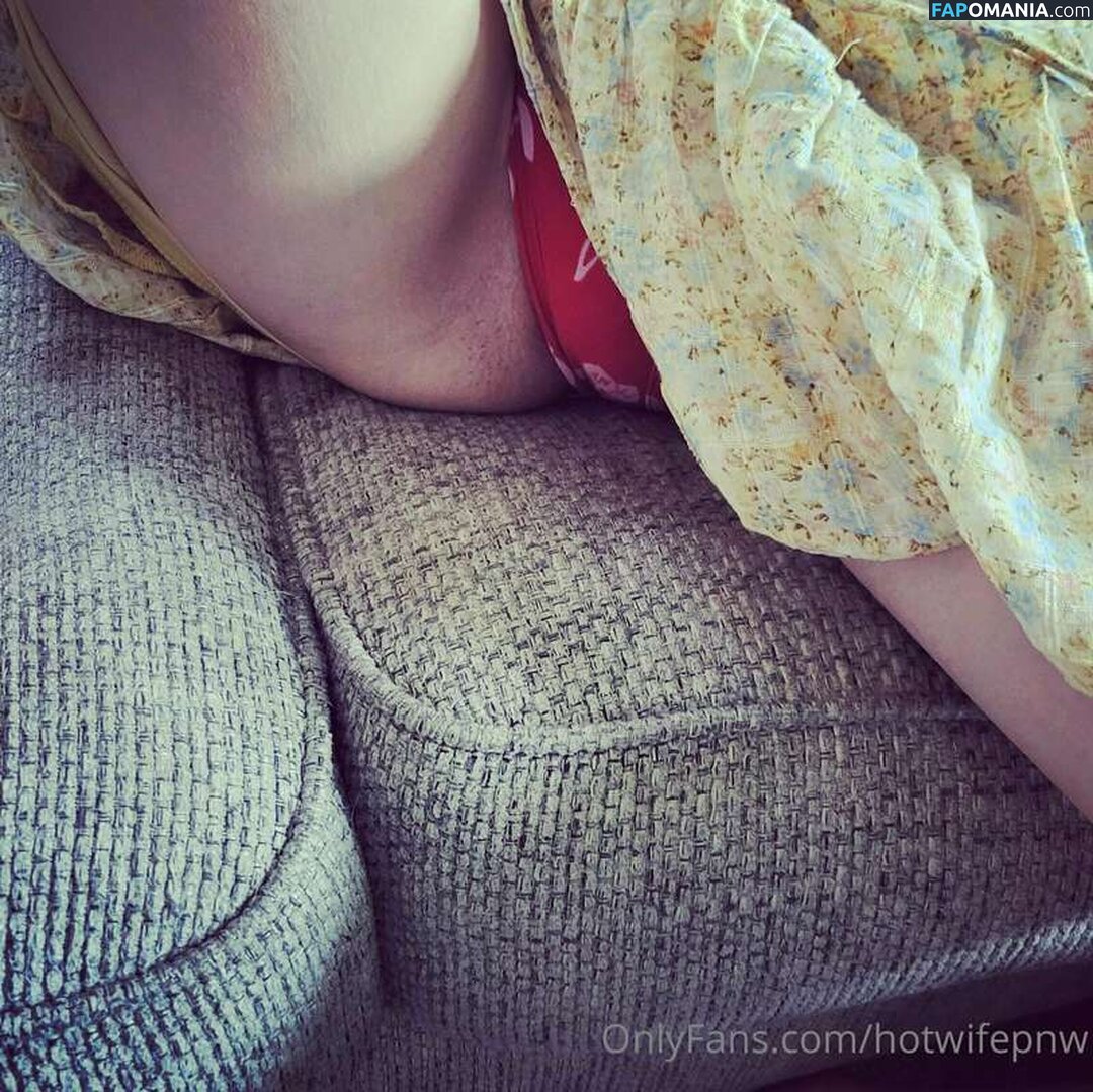 Hotwife J / hotwife_J / hotwifepnw / https: Обнажённый OnlyFans  Утёкшее фото #4