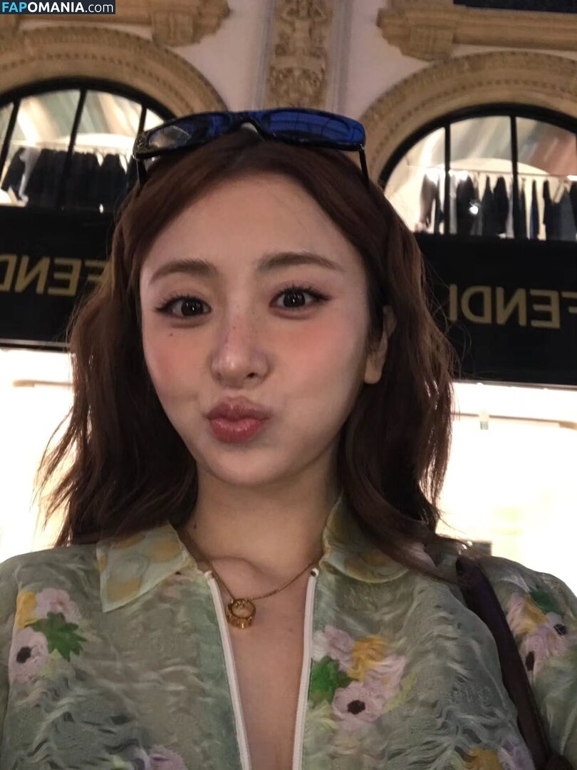 Huh Yunjin 허윤진 / LESSERAFIM / yunjin_lesserafims Обнажённый OnlyFans  Утёкшее фото #31