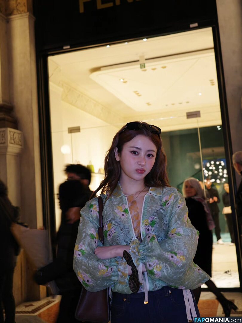 Huh Yunjin 허윤진 / LESSERAFIM / yunjin_lesserafims Обнажённый OnlyFans  Утёкшее фото #32