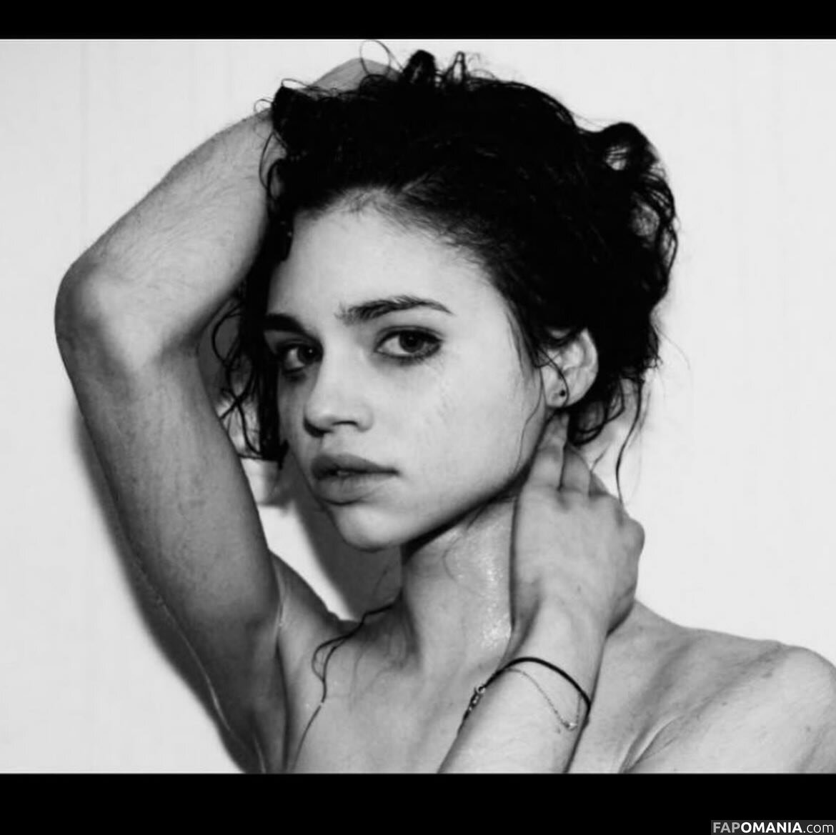 India Eisley / https: / indiaeisley Обнажённый OnlyFans  Утёкшее фото #1