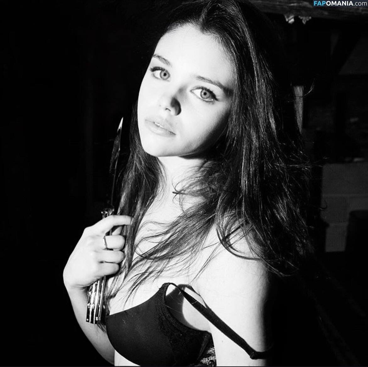 India Eisley / https: / indiaeisley Обнажённый OnlyFans  Утёкшее фото #2