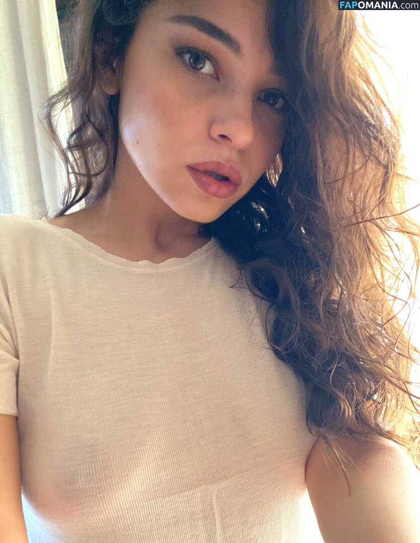 Eirenebelle / Irene Apostu / Irenebelle Обнажённый OnlyFans  Утёкшее фото #1